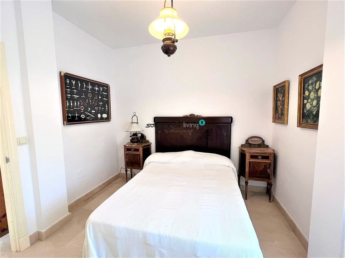 5 bedroom Villa for rent in Sotogrande with pool garage - € 4,500 (Ref: 8941170)