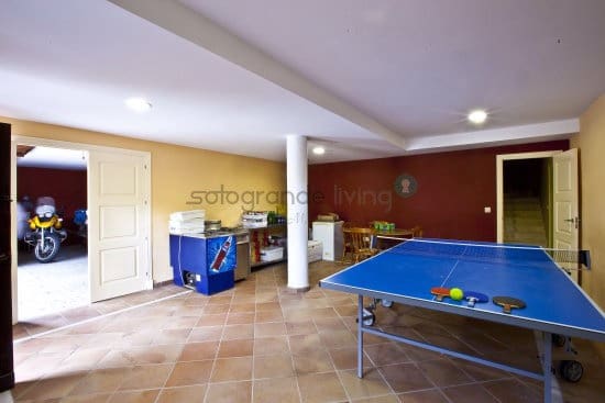 5 bedroom Villa for rent in Sotogrande with pool garage - € 4,500 (Ref: 8941170)