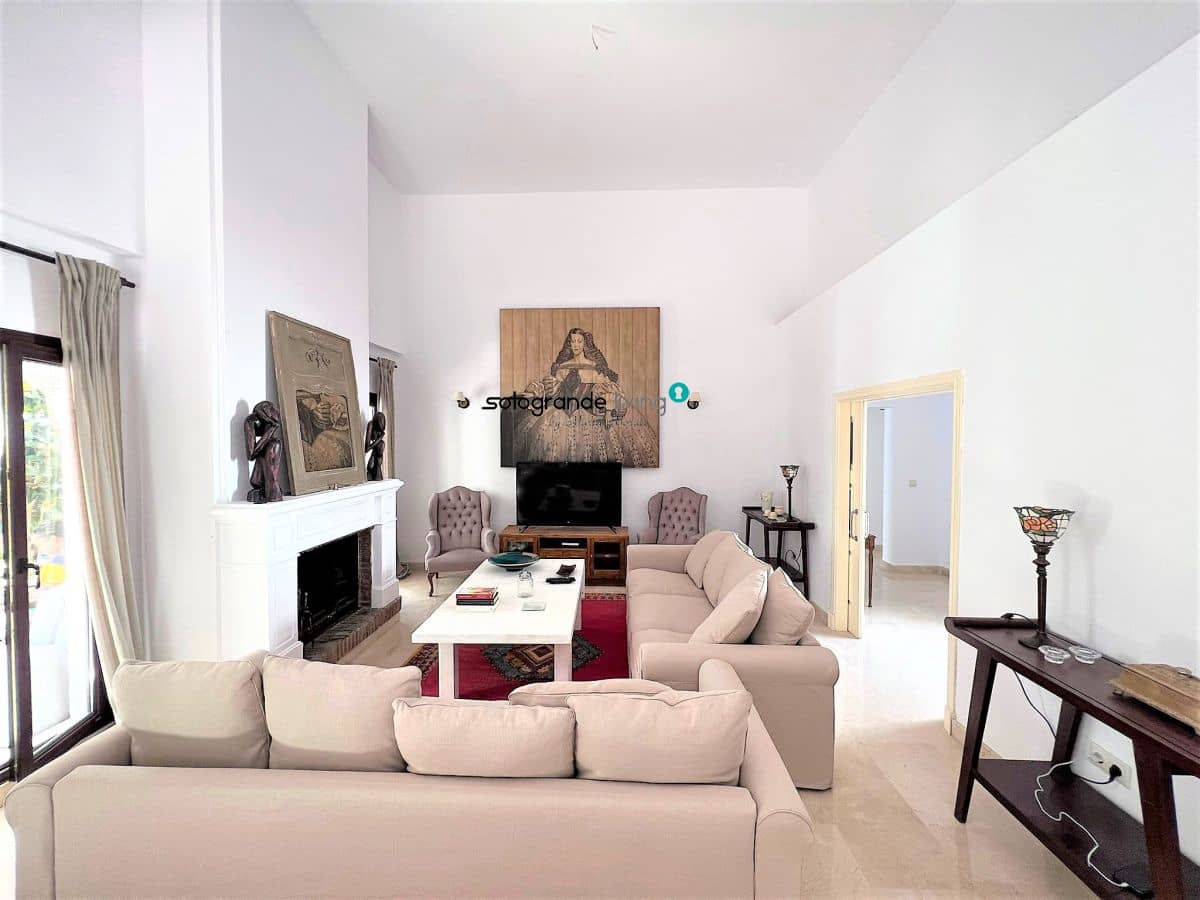 5 bedroom Villa for rent in Sotogrande with pool garage - € 4,500 (Ref: 8941170)
