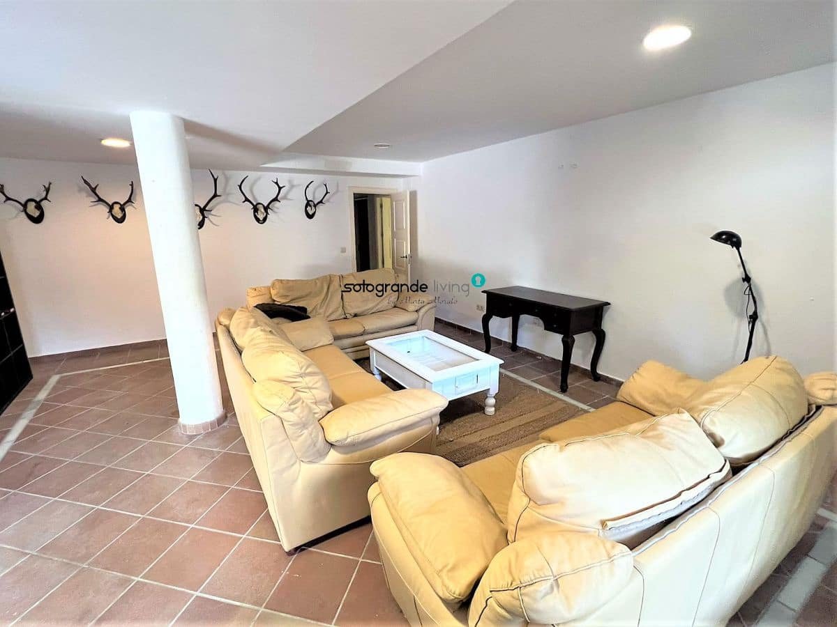 5 bedroom Villa for rent in Sotogrande with pool garage - € 4,500 (Ref: 8941170)