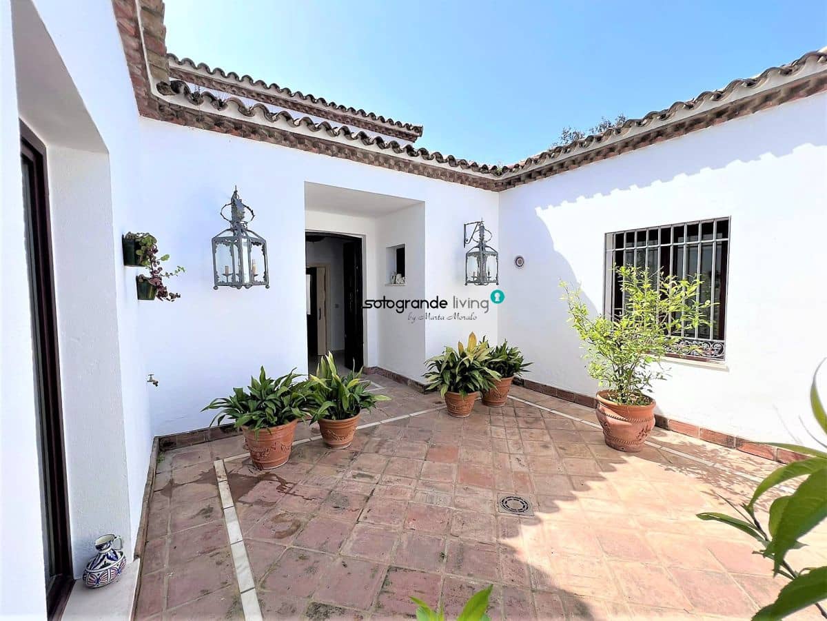 5 bedroom Villa for rent in Sotogrande with pool garage - € 4,500 (Ref: 8941170)