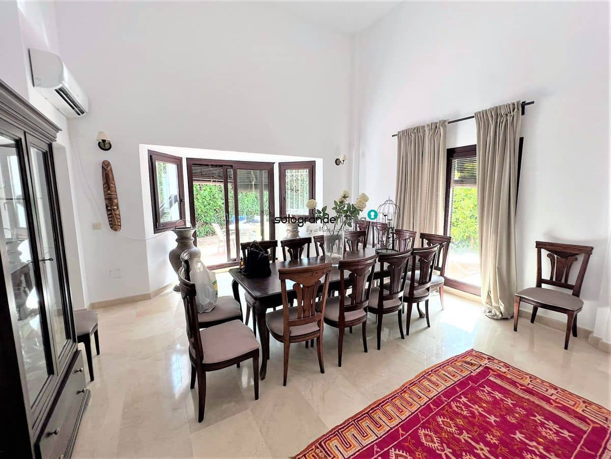 5 bedroom Villa for rent in Sotogrande with pool garage - € 4,500 (Ref: 8941170)