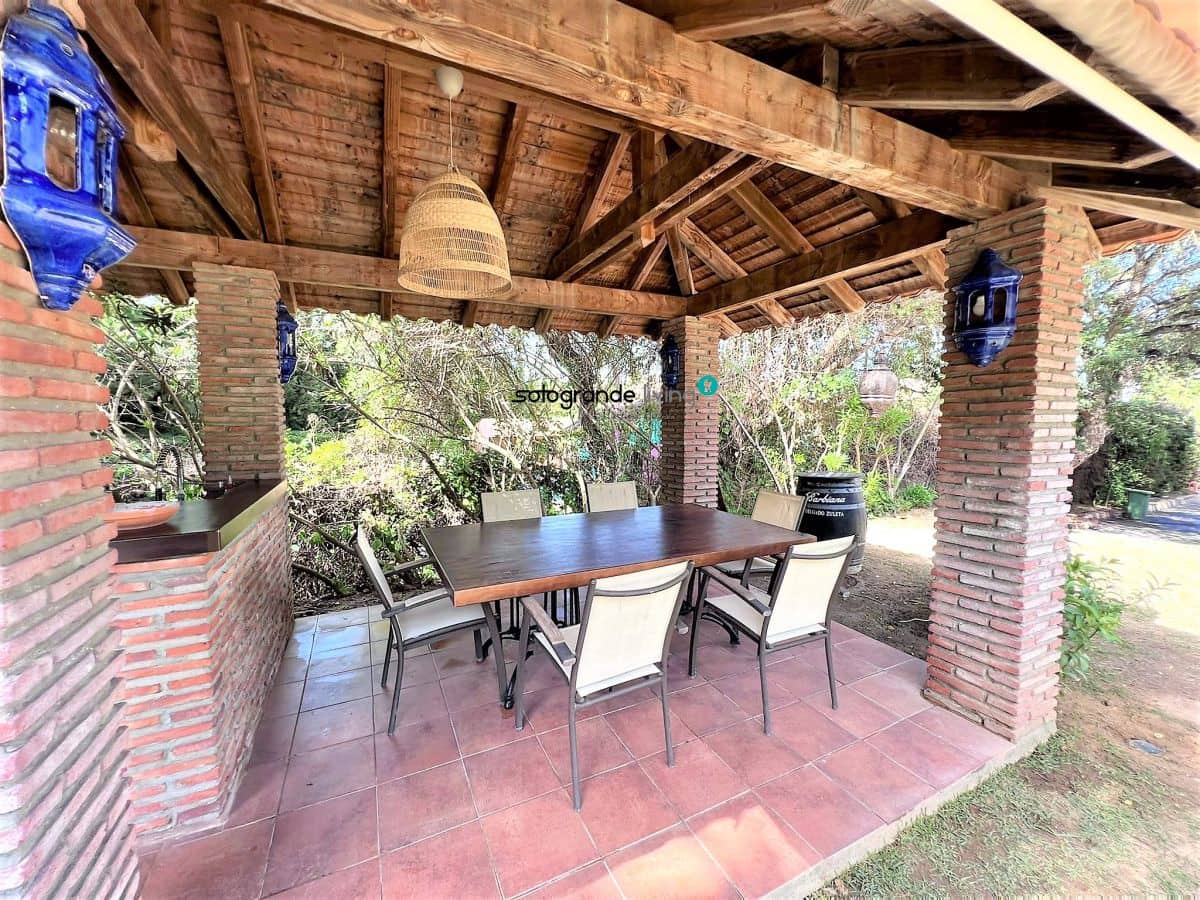 5 bedroom Villa for rent in Sotogrande with pool garage - € 4,500 (Ref: 8941170)