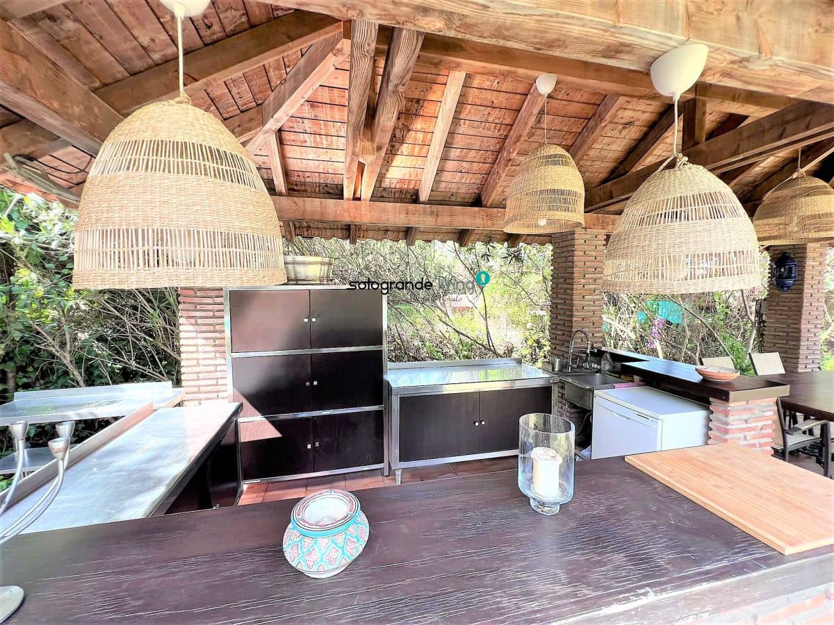 5 bedroom Villa for rent in Sotogrande with pool garage - € 4,500 (Ref: 8941170)