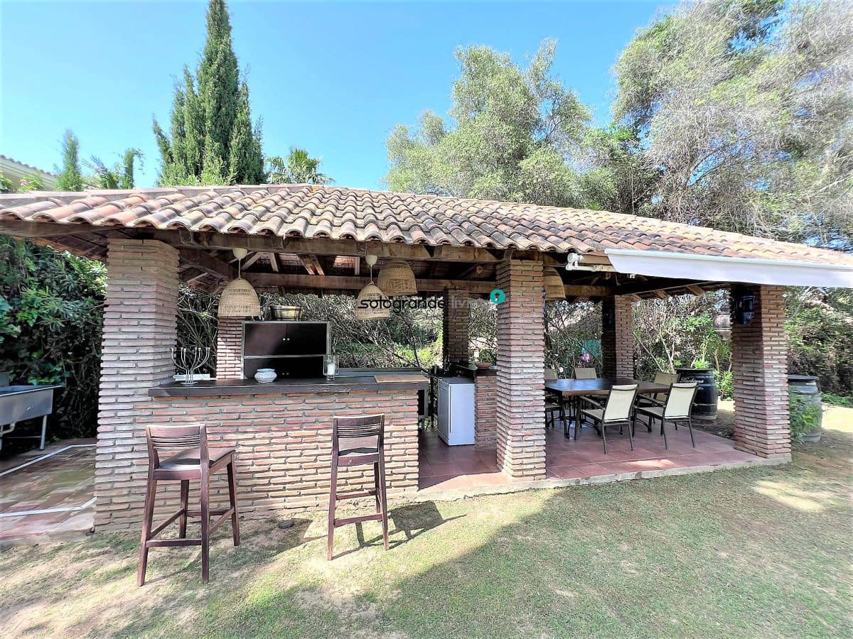 5 bedroom Villa for rent in Sotogrande with pool garage - € 4,500 (Ref: 8941170)