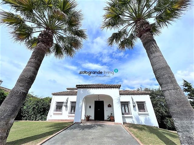 5 bedroom Villa for holiday rental in Sotogrande Costa, San Roque with garage - € 36,000 (Ref: 8941171)
