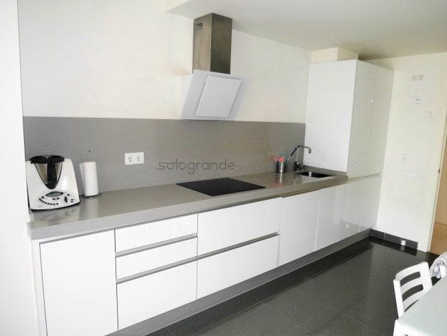 3 bedroom Apartment for rent in Manilva with pool garage - € 1,300 (Ref: 8944903)