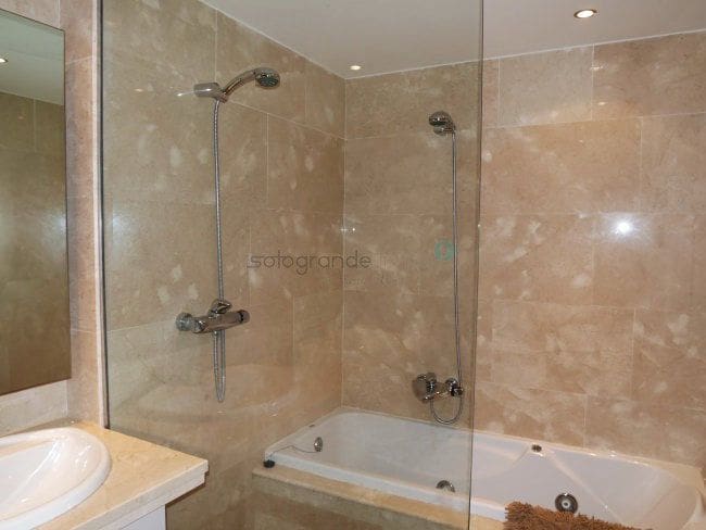 3 bedroom Apartment for rent in Manilva with pool garage - € 1,300 (Ref: 8944903)