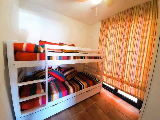 2 sovrum Lägenhet att hyra i Sotogrande med garage - 1 300 € (Ref: 9001777)