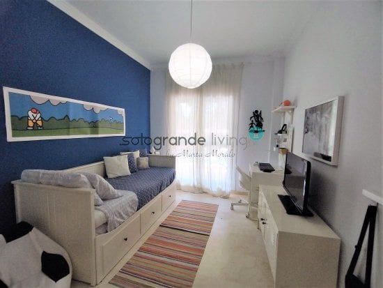 2 soveværelse Lejlighed til leje i Pueblo Nuevo de Guadiaro med swimmingpool garage - € 1.000 (Ref: 9001780)