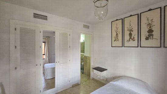 Apartamento de 2 habitaciones en Sotogrande en venta con garaje - 425.000 € (Ref: 9012908)