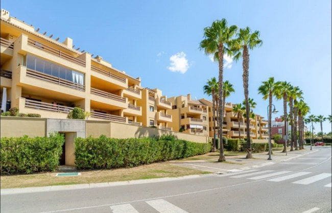 2 soveværelse Lejlighed til leje i Sotogrande med garage - € 1.400 (Ref: 9041624)