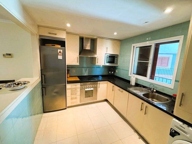 2 slaapkamer Appartement te huur in Sotogrande met garage - € 2.500 (Ref: 9062720)