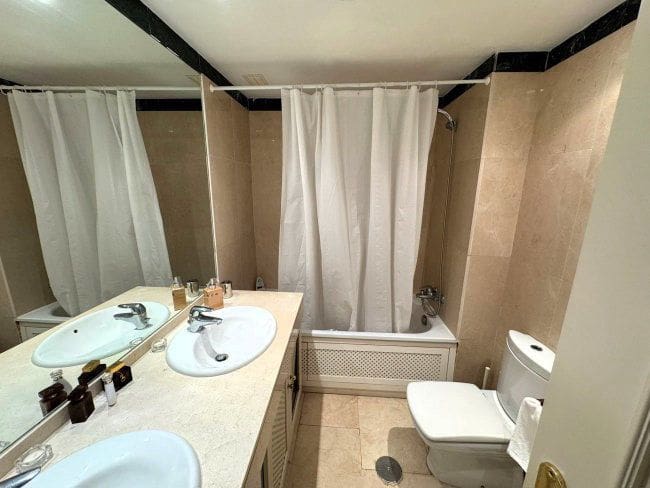 2 slaapkamer Appartement te huur in Sotogrande met garage - € 2.500 (Ref: 9062720)