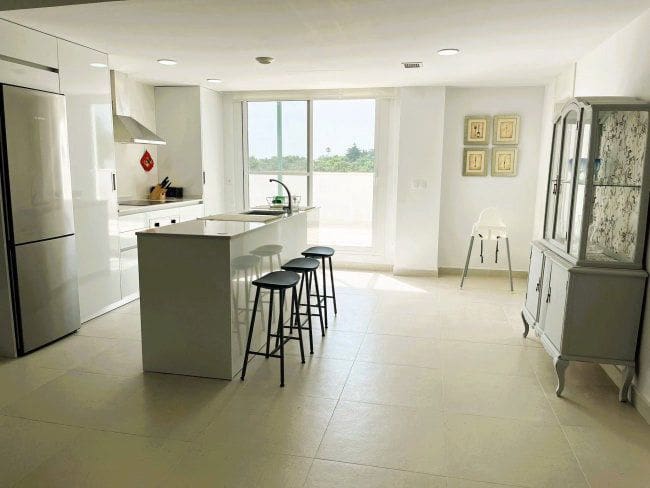 3 slaapkamer Appartement te huur in Sotogrande - € 3.000 (Ref: 9062722)