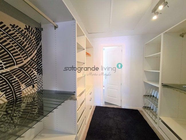 5 chambre Maison de Ville à vendre à Sotogrande avec garage - 590 000 € (Ref: 9062723)