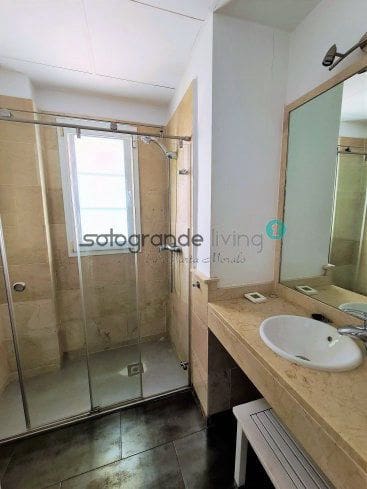 5 chambre Maison de Ville à vendre à Sotogrande avec garage - 590 000 € (Ref: 9062723)