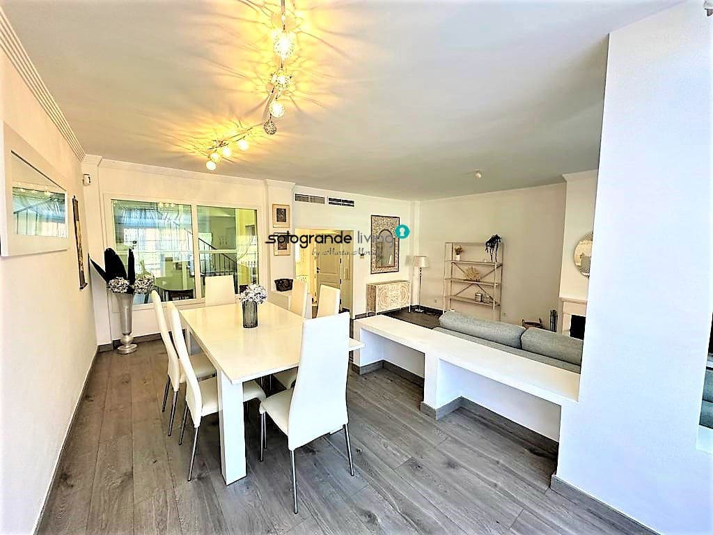5 chambre Maison de Ville à vendre à Sotogrande avec garage - 590 000 € (Ref: 9062723)