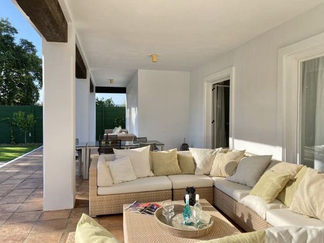   5 soveværelse   ferieVilla i Sotogrande, San Roque   - € 3.800 (Ref: 9065575)