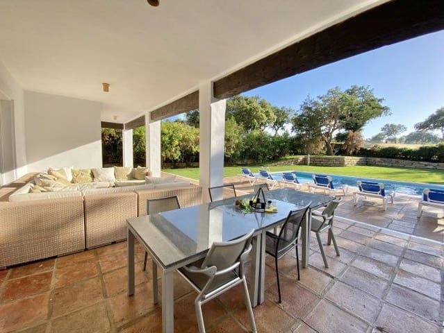   5 soveværelse   ferieVilla i Sotogrande, San Roque   - € 3.800 (Ref: 9065575)