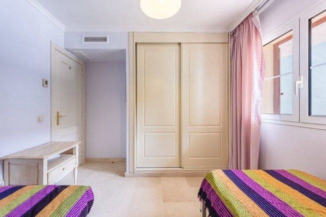 2 soveværelse Lejlighed til leje i Sotogrande med garage - € 1.500 (Ref: 9075341)