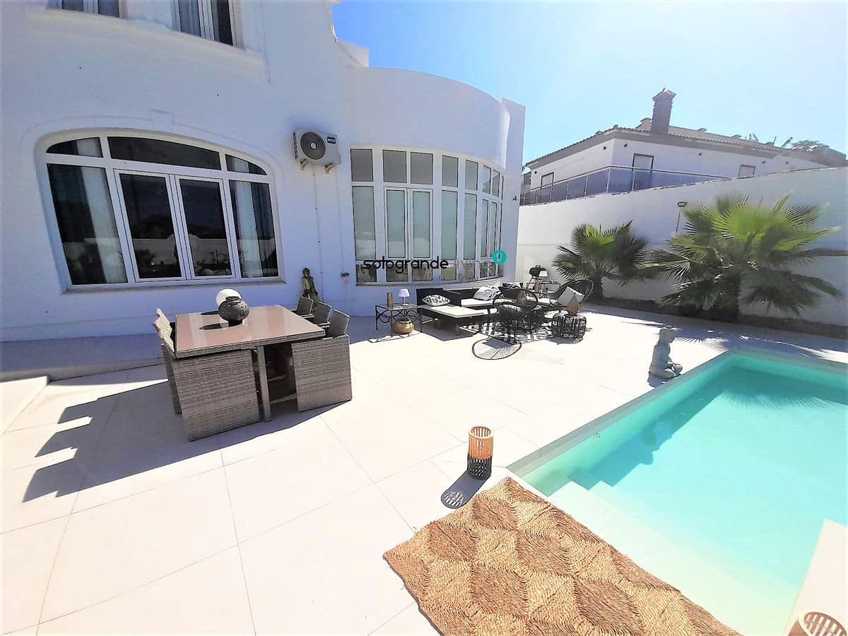 9 chambre Villa/Maison à vendre à Santa Margarita - 995 000 € (Ref: 9081914)