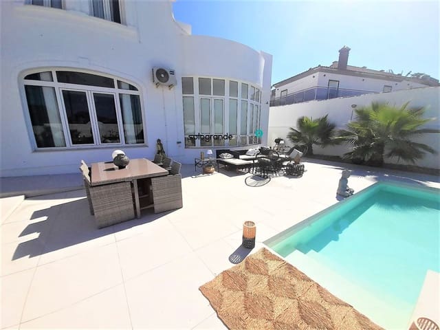 9 soveværelse Villa til salg i Santa Margarita, La Línea de la Concepción - € 995.000 (Ref: 9081914)