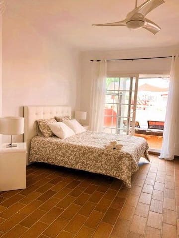 4 chambre Villa/Maison à vendre à Sotogrande Costa, San Roque - 470 000 € (Ref: 9166085)