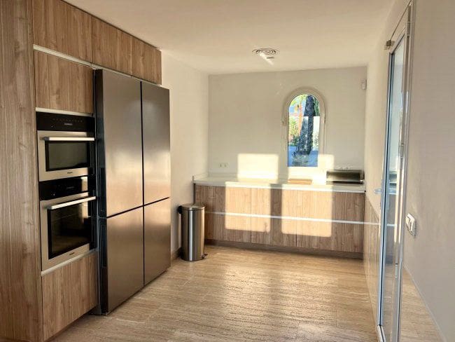 4 soveværelse Villa til leje i Manilva - € 8.000 (Ref: 9233104)