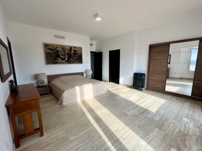 4 soveværelse Villa til leje i Manilva - € 8.000 (Ref: 9233104)