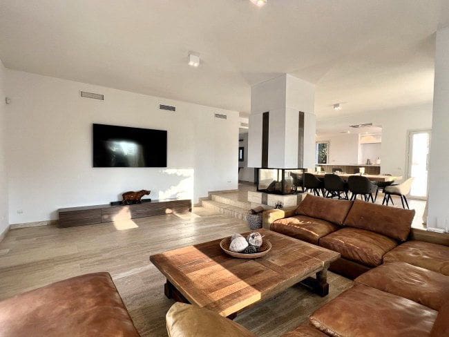 4 soveværelse Villa til leje i Manilva - € 8.000 (Ref: 9233104)