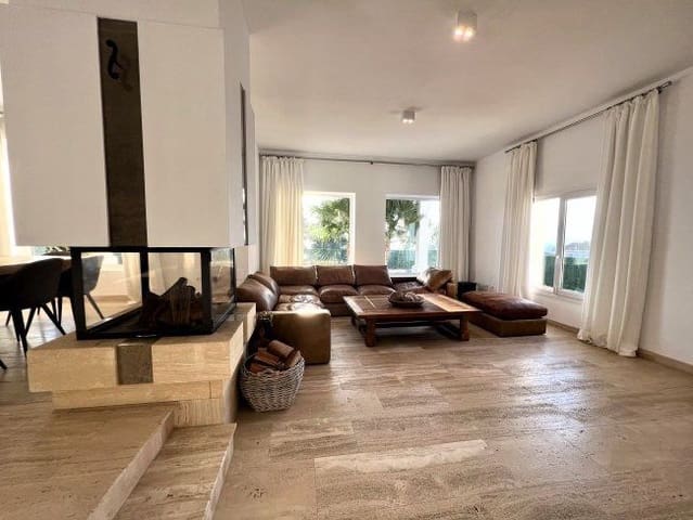 4 bedroom Villa for rent in Manilva - € 8,000 (Ref: 9233104)