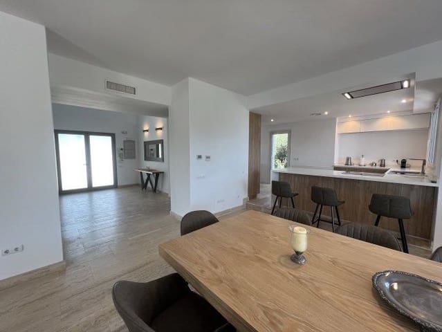 4 bedroom Villa for rent in Manilva - € 8,000 (Ref: 9233104)