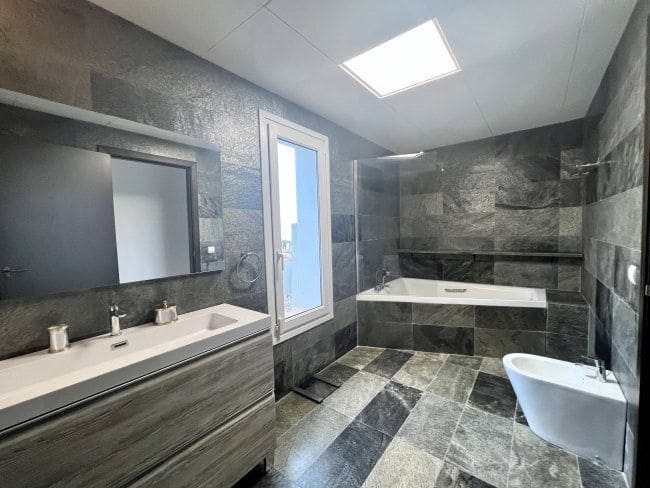 4 soveværelse Villa til leje i Manilva - € 8.000 (Ref: 9233104)