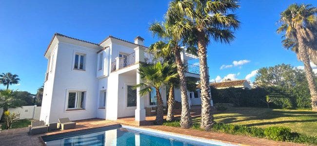 4 soveværelse Villa til leje i Manilva - € 8.000 (Ref: 9233104)