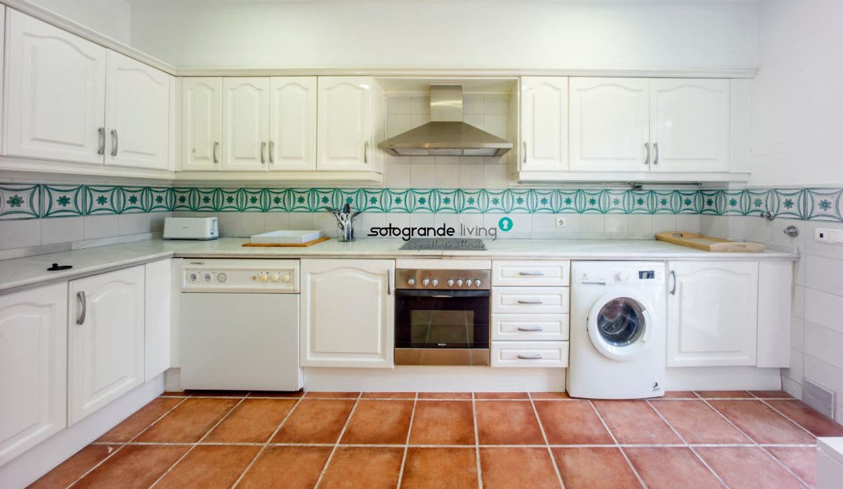 4 bedroom Townhouse for rent in Sotogrande - € 1,800 (Ref: 9322097)