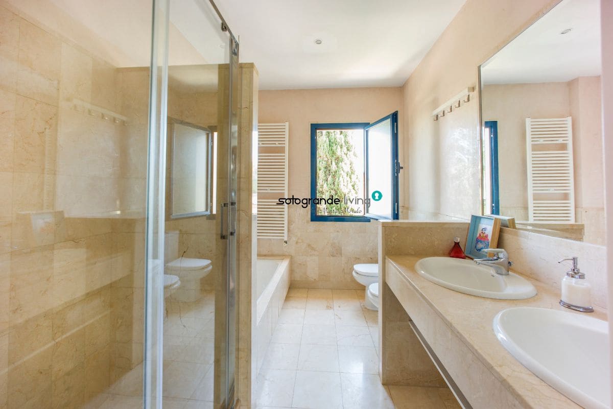 4 bedroom Townhouse for rent in Sotogrande - € 1,800 (Ref: 9322097)