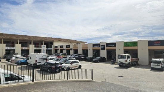 Commercieel te huur in Pueblo Nuevo de Guadiaro, San Roque met garage - € 1.200 (Ref: 9338530)