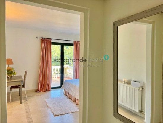 5 bedroom Villa for sale in Sotogrande - € 1,150,000 (Ref: 9349749)