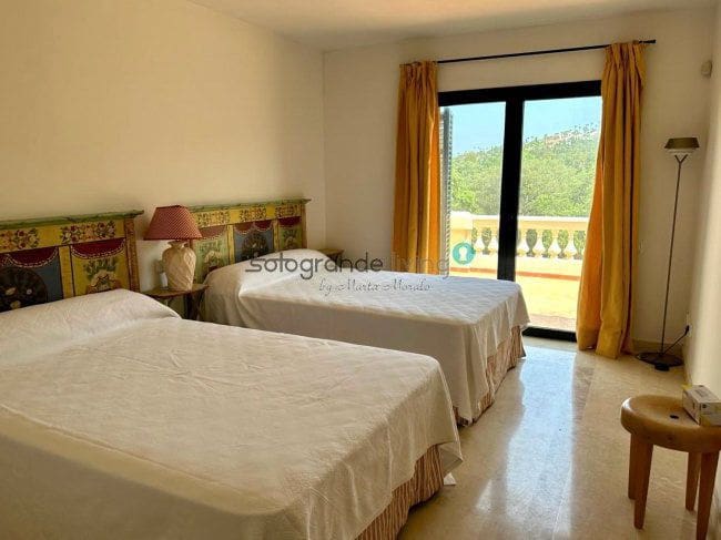 5 bedroom Villa for sale in Sotogrande - € 1,150,000 (Ref: 9349749)