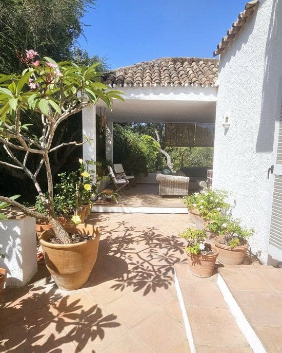 4 bedroom Villa for sale in Sotogrande - € 1,250,000 (Ref: 9353796)