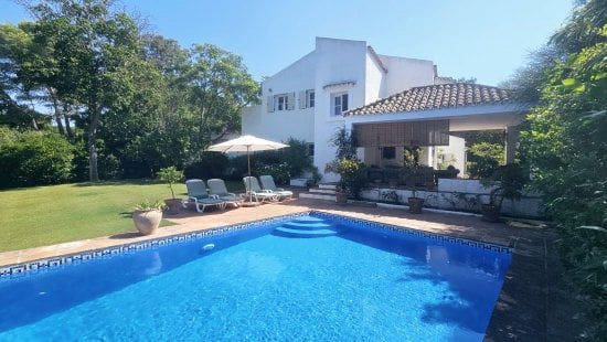 4 bedroom Villa for sale in Sotogrande - € 1,250,000 (Ref: 9353796)