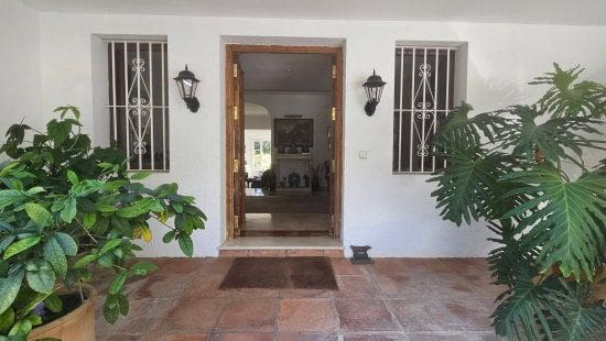 4 bedroom Villa for sale in Sotogrande - € 1,250,000 (Ref: 9353796)