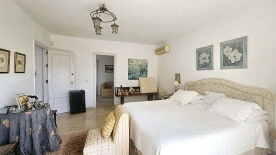 4 bedroom Villa for sale in Sotogrande - € 1,250,000 (Ref: 9353796)