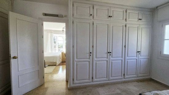 4 bedroom Villa for sale in Sotogrande - € 1,250,000 (Ref: 9353796)