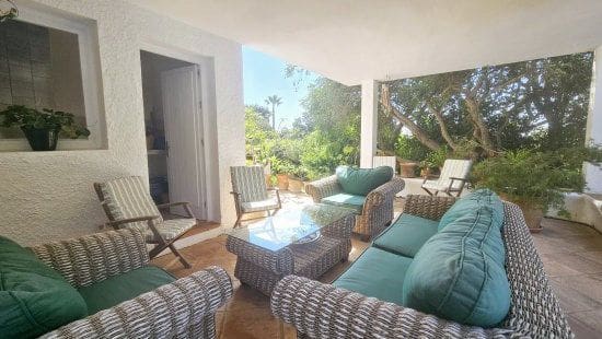 4 bedroom Villa for sale in Sotogrande - € 1,250,000 (Ref: 9353796)
