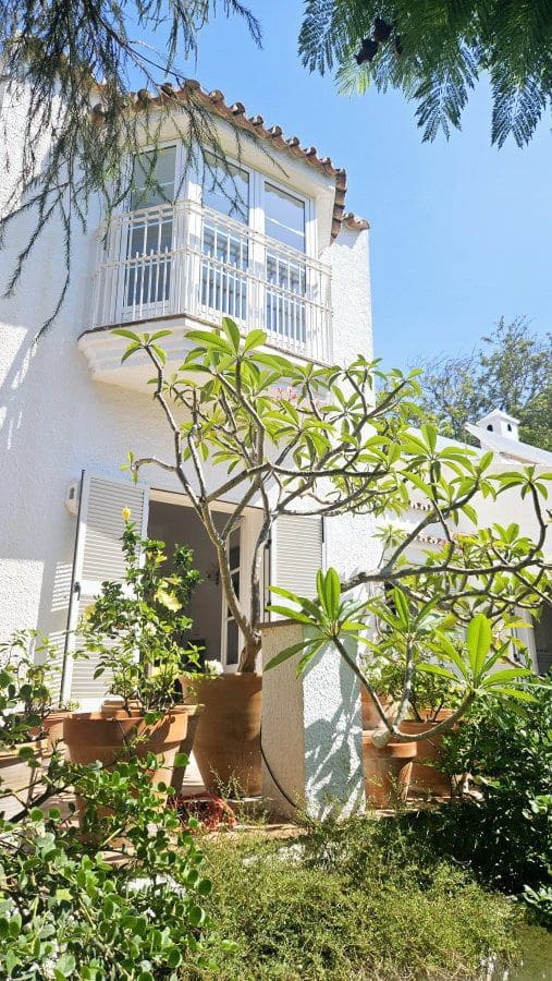 4 bedroom Villa for sale in Sotogrande - € 1,250,000 (Ref: 9353796)