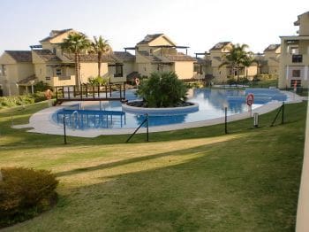 1 slaapkamer Appartement te koop in Pueblo Nuevo de Guadiaro, San Roque met garage - € 270.000 (Ref: 9353798)