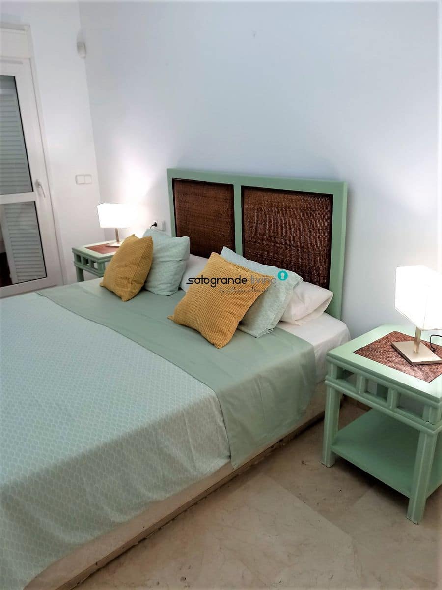 1 slaapkamer Appartement te koop in Pueblo Nuevo de Guadiaro met garage - € 270.000 (Ref: 9353798)