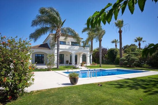 3 Zimmer Villa zu verkaufen in Sotogrande Costa, San Roque mit Garage - 2.580.000 € (Ref: 9386098)